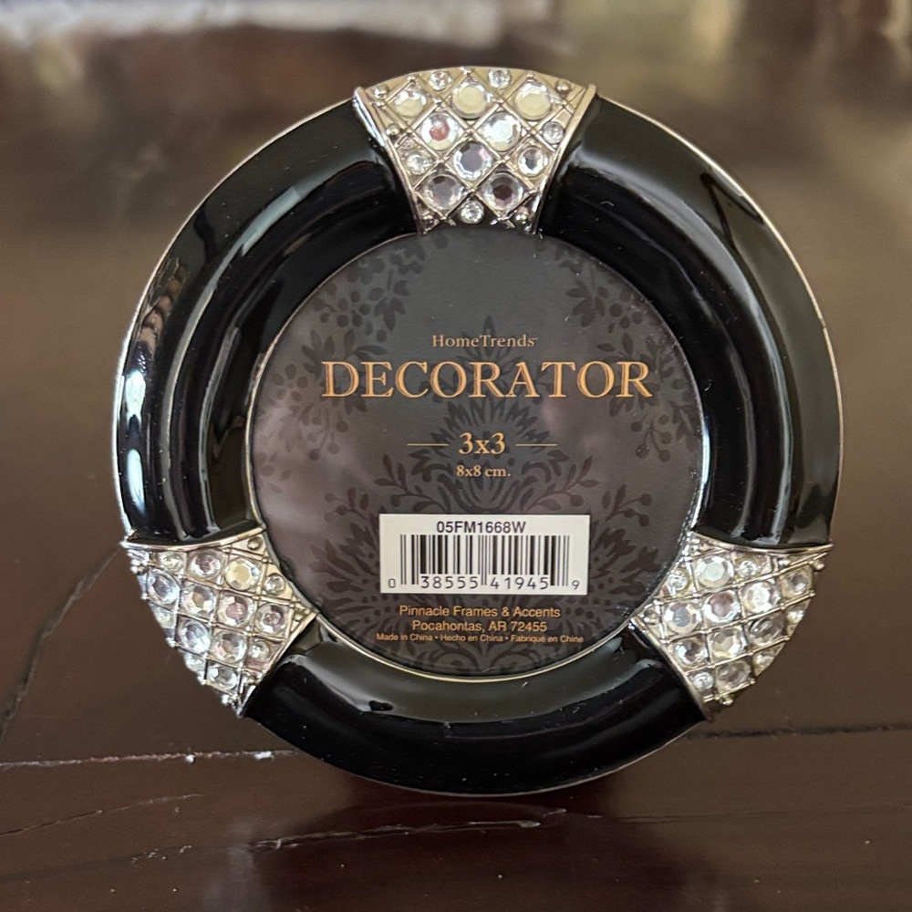 HomeTrends Black and Silver Decorator Frame